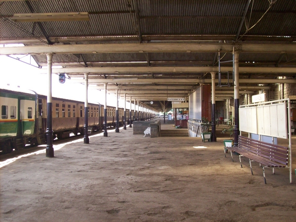 Gare déserte de Nairobi