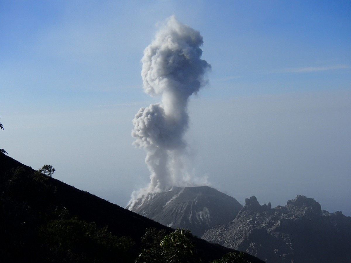 Volcan Santiaguito en éruption