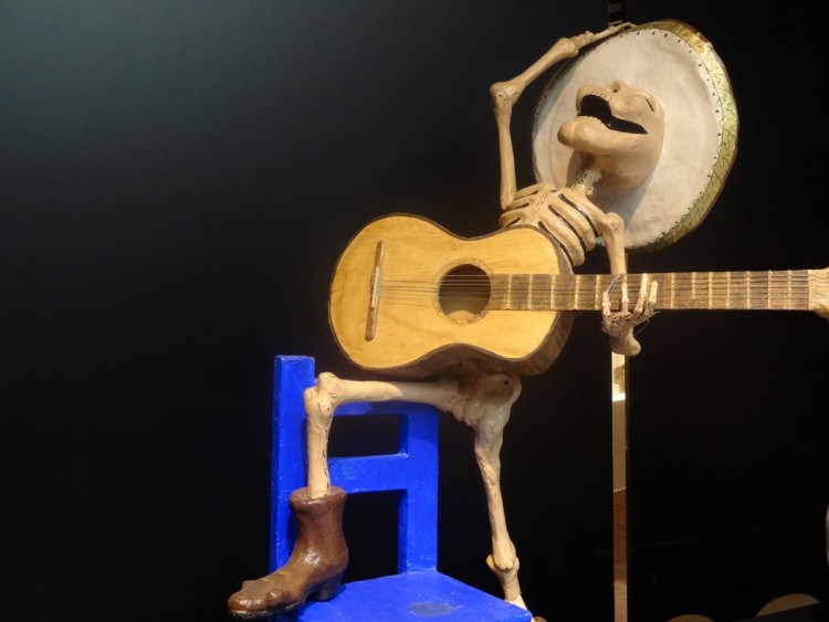 Squelette mexicain guitariste